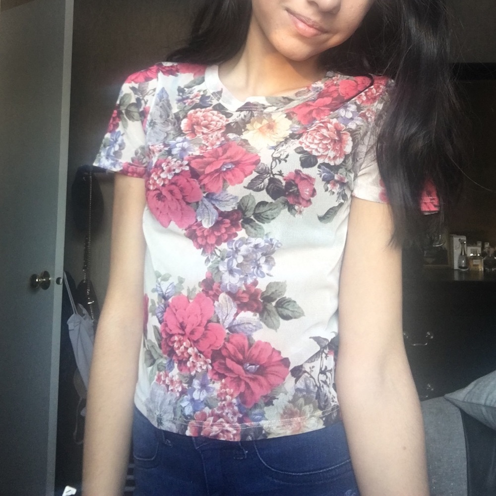 Floral Mesh Top, GREAT condition, short-sleeved - Picture 2 of 4